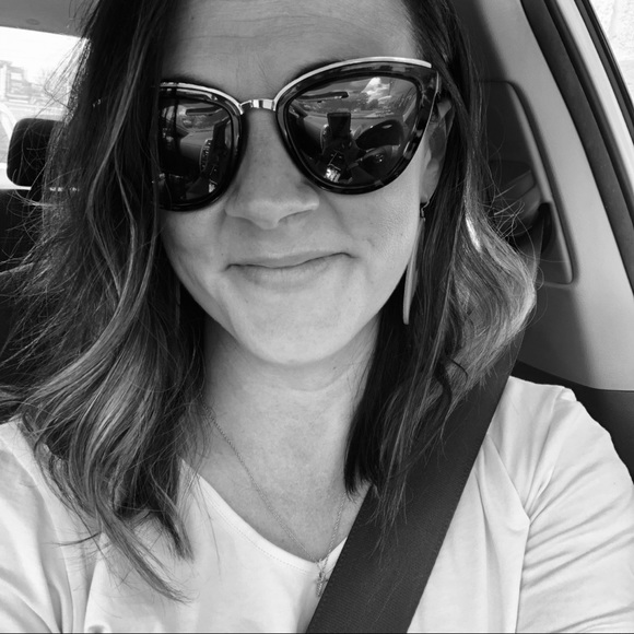 Meet your Posher, Deanna - Picture 1 of 1